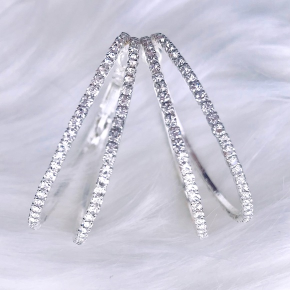💜10/$25💜NEW Large Silver Rhinestone Hoop Earrings - Picture 5 of 7